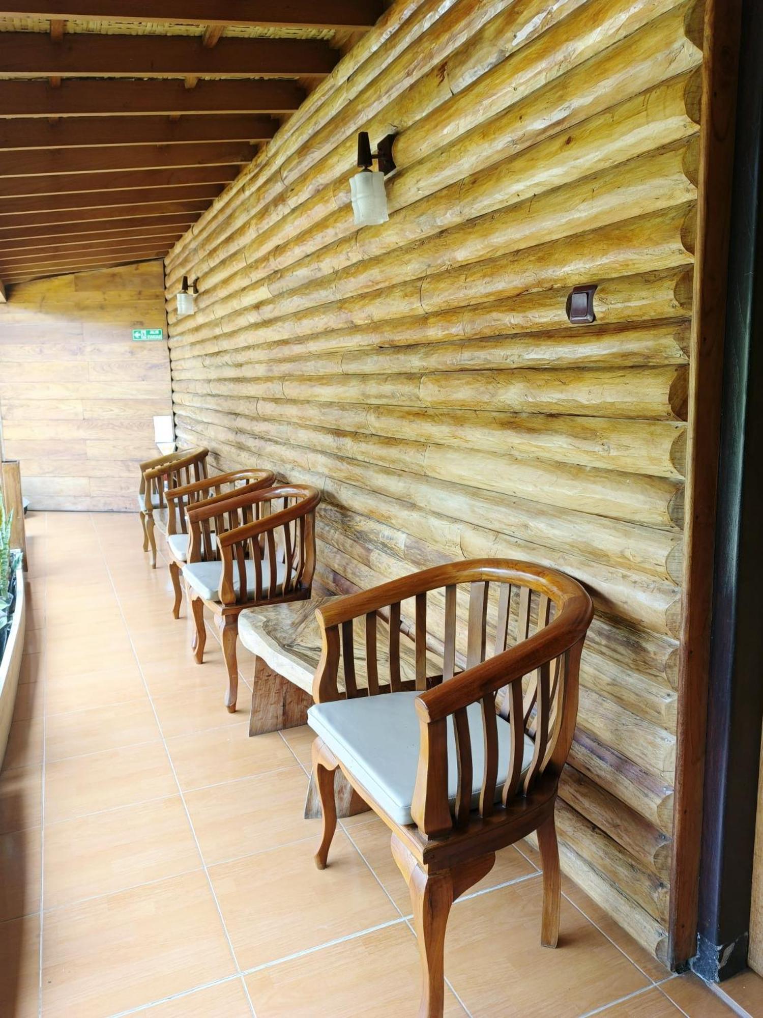 Spring Hill Hotel Ruteng Eksteriør bilde
